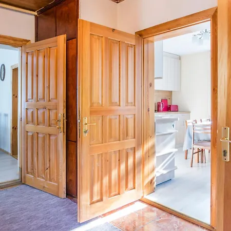 Brīvdienu mājas Private 120m2 House With 1000m2 Garden For 8 Guests *