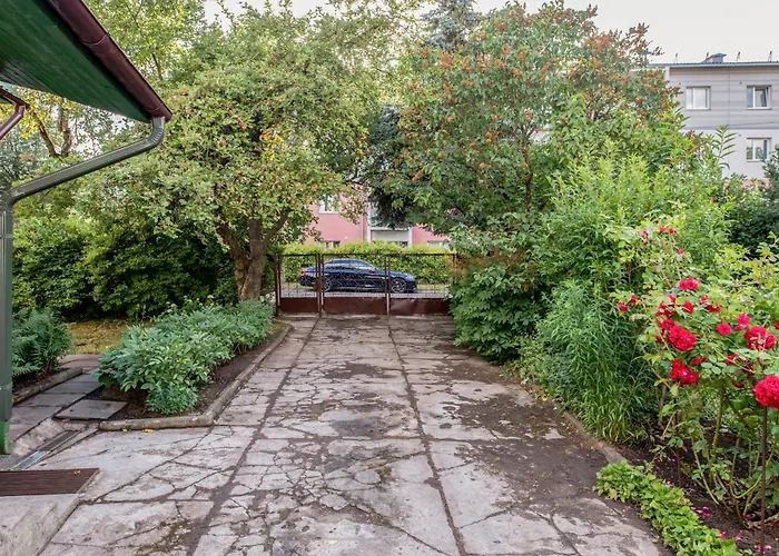 Brīvdienu mājas Private 120m2 House With 1000m2 Garden For 8 Guests