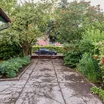 Дом отдыха Private 120m2 House With 1000m2 Garden For 8 Guests